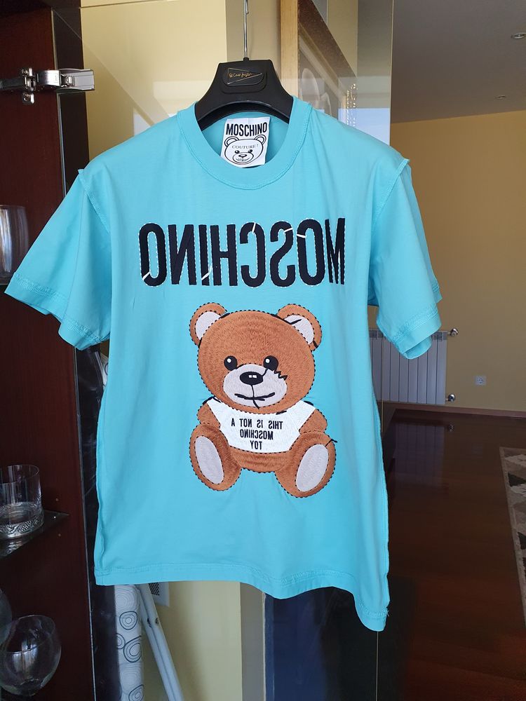 T shirt Moschino milano bordada
