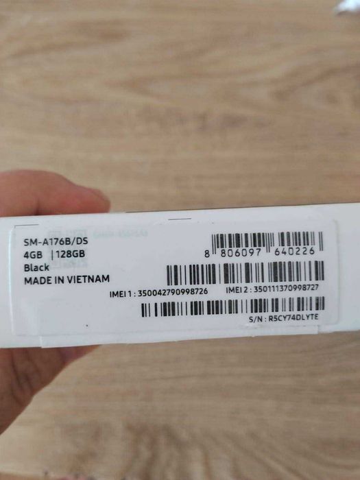 Samsung A 17 5G sprzedam całkiem nowy, nie otwarty telefon.