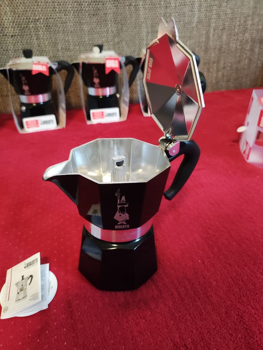 Kawiarka Bialetti klasyczna czarna Moka Express do kawy zaparzacz