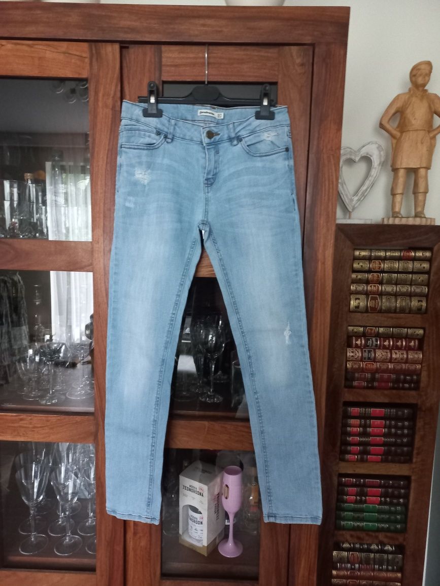 Stradivarius blękitne jeansy 38 st.bdb