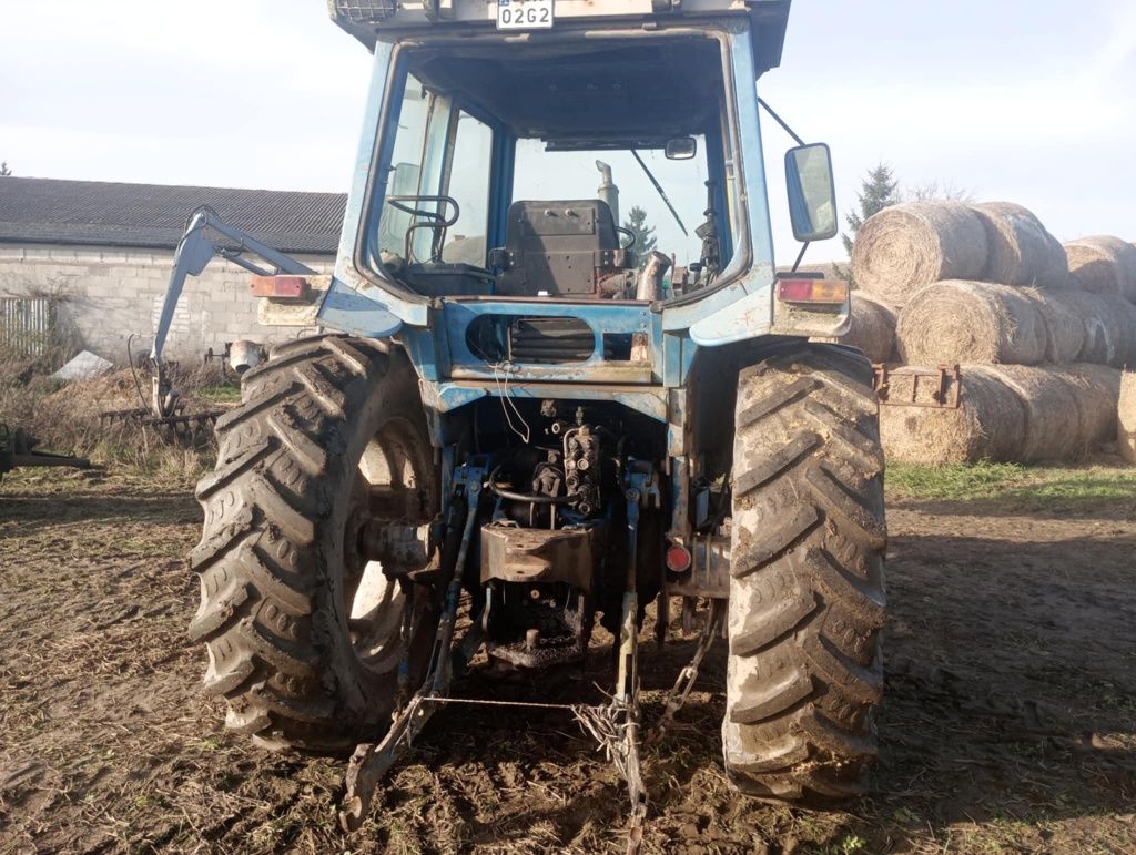 Ford 7710 z ladowaczem czołowym