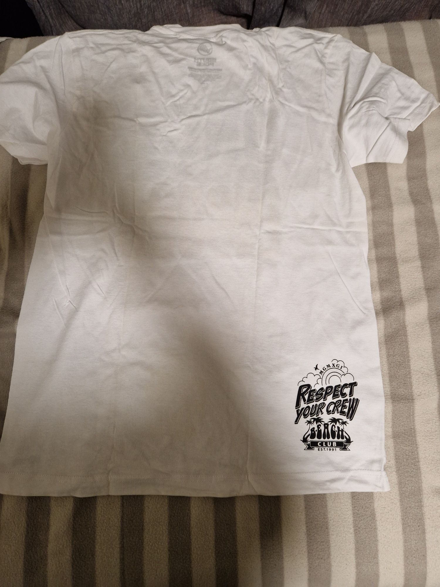 T-shirt branca nova L