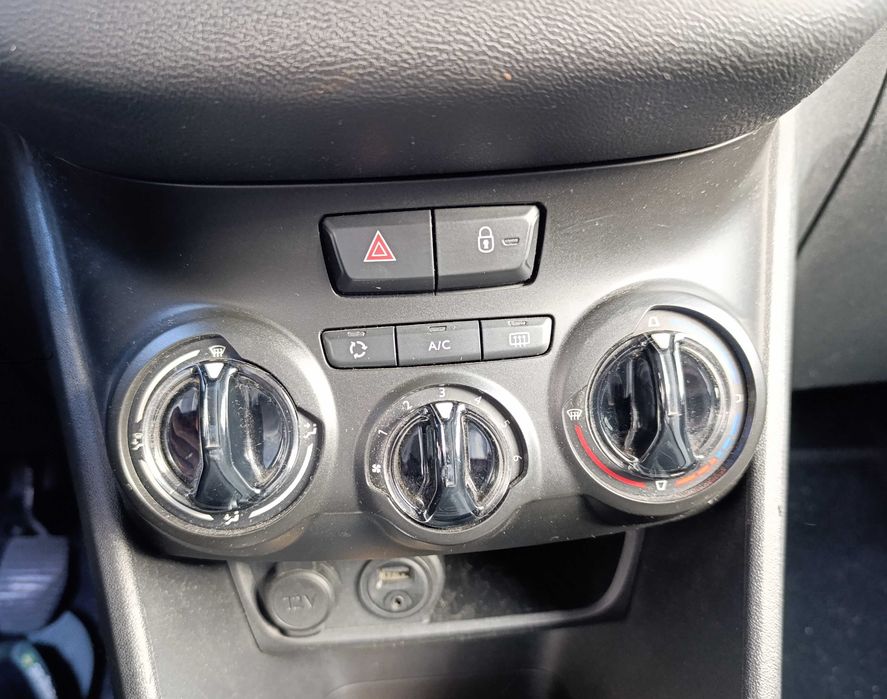 Peugeot 208 1.6 HDi (2012)