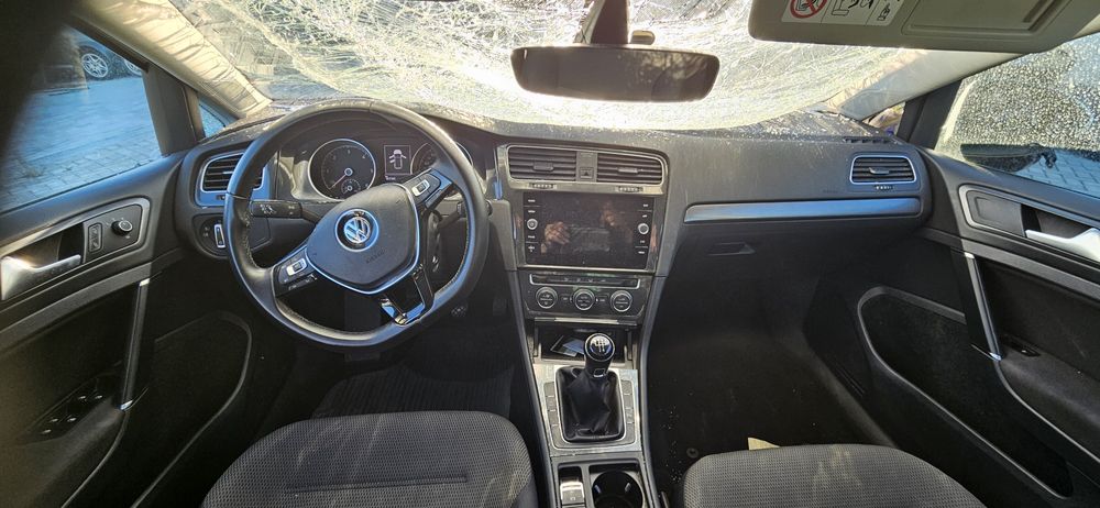 Golf 7 de 2018 a trabalhar e andar