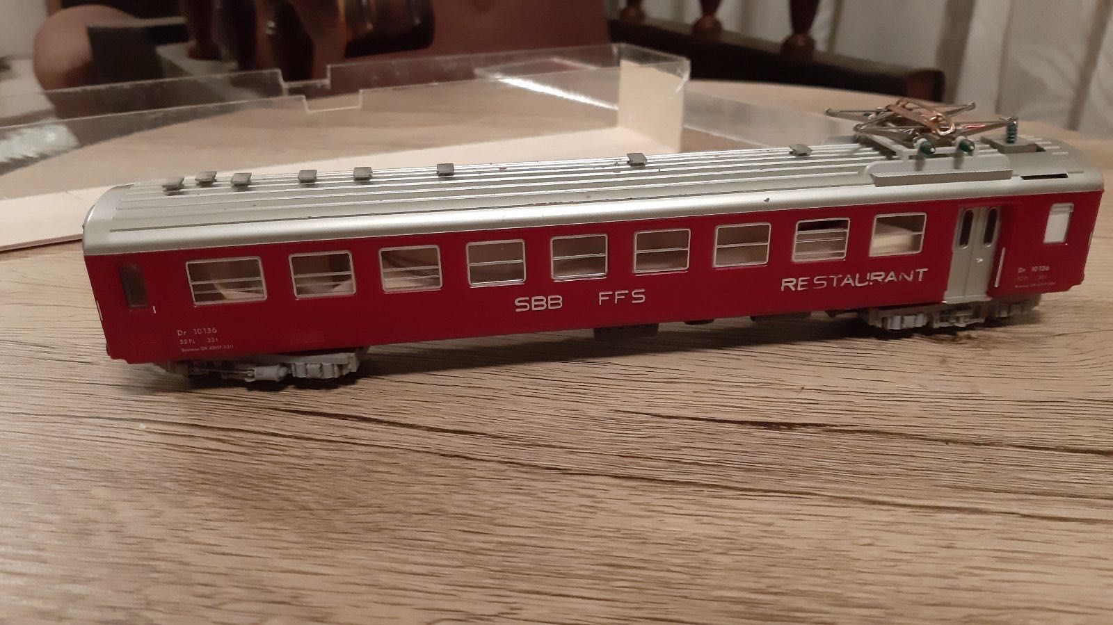 Wagon restauracyjny szwajcarskiej kolei Fleischmann 5130