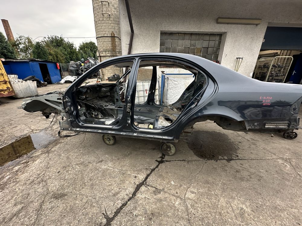 Błotnik Mercedes W211 ćwiartka tył prawy lewy Sedan