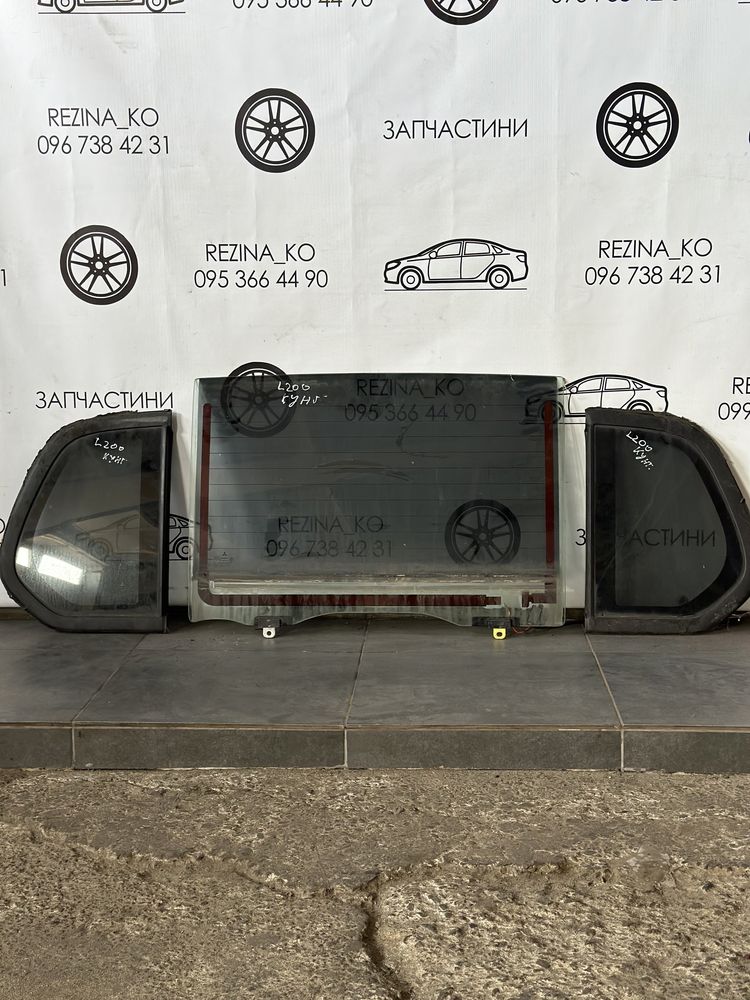 Скло заднє кузова Mitsubishi L200 2.5 D-ID 4D56U 2006-2014 р.