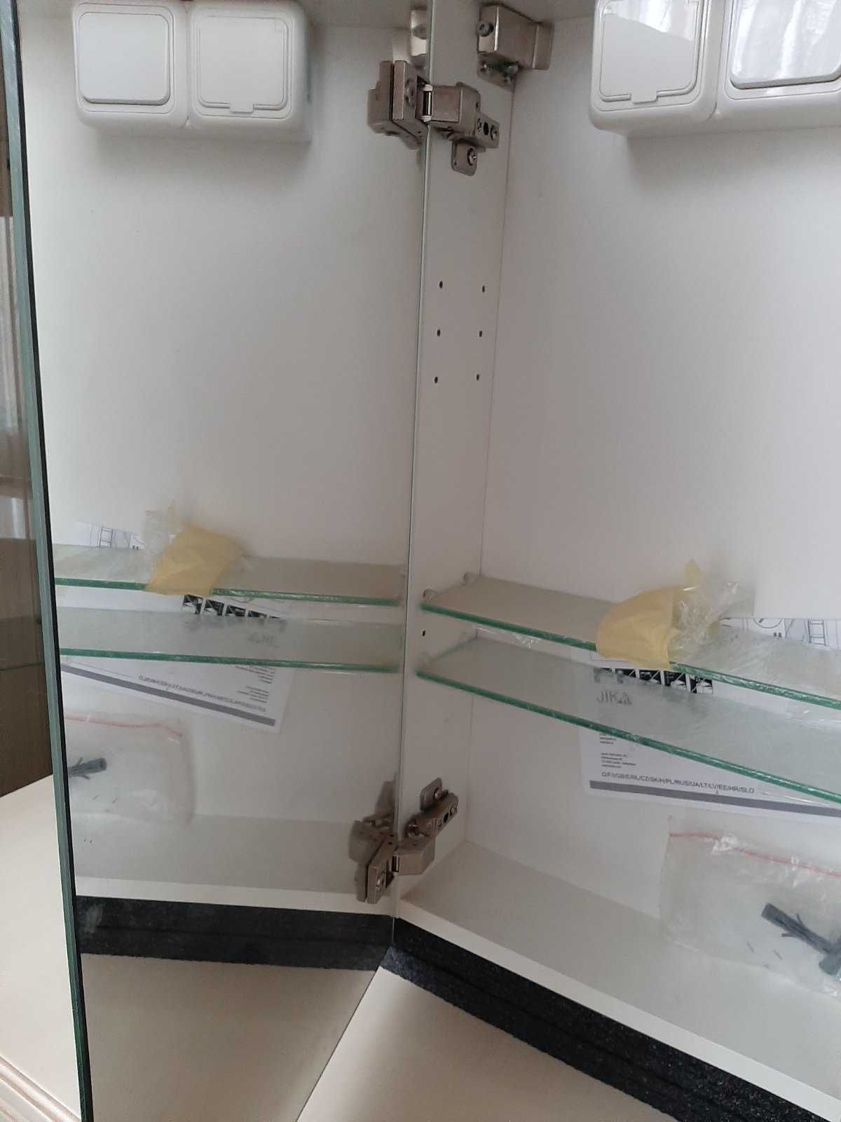 Зеркальный шкаф  в ванную с подсветкой  новый дешево!