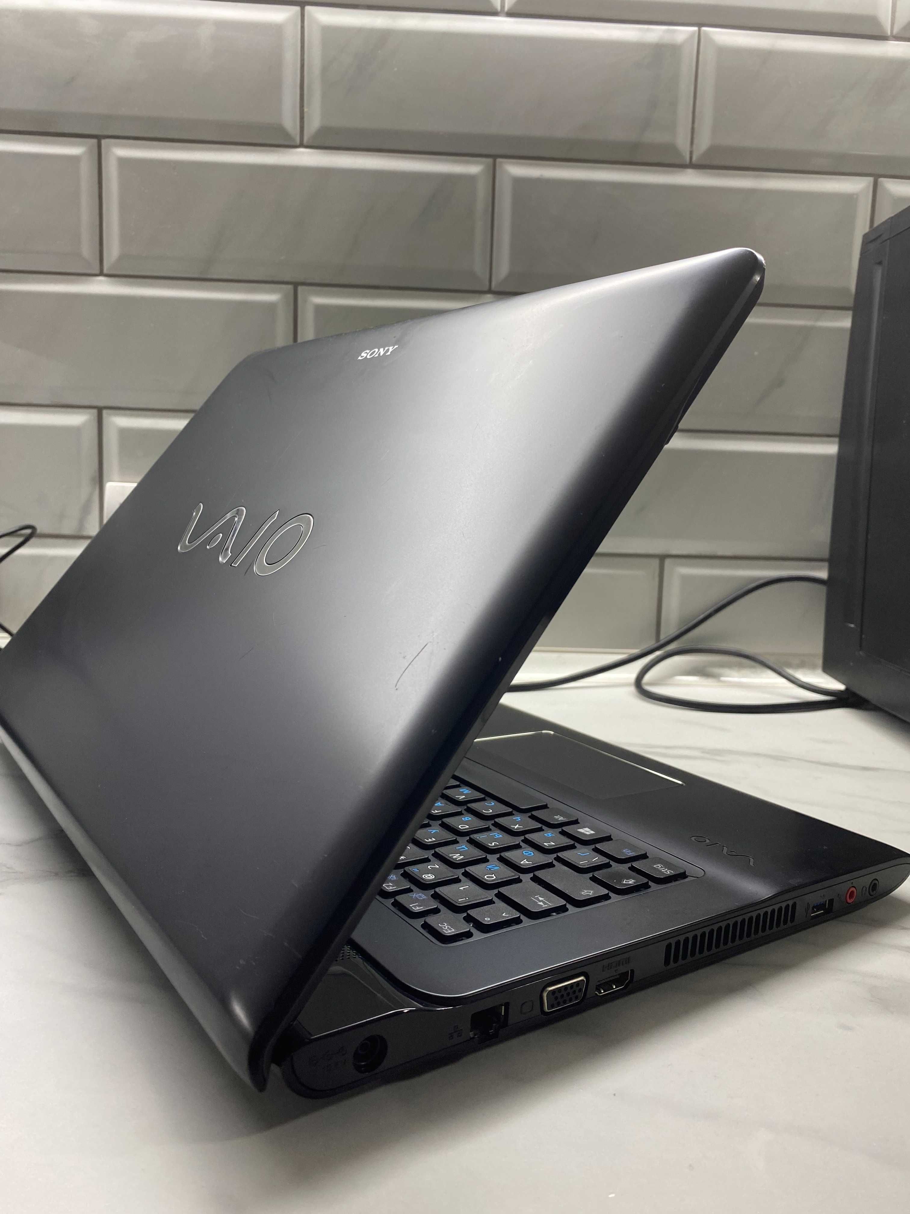 Sony VAIO SVE171G11M Pentium B980/6Гб ОЗУ/500Гб HDD/17.3" HD+