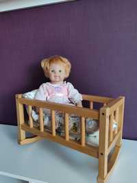 Дерев'яне ліжко для ляльки та лялька пупс