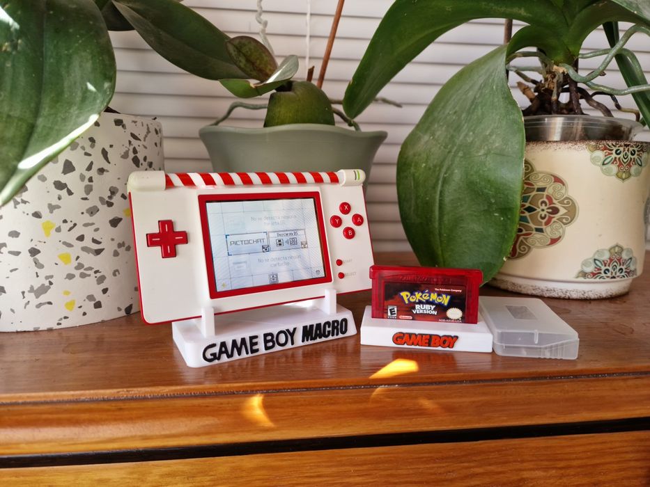 Gameboy Macro com pokemon ruby