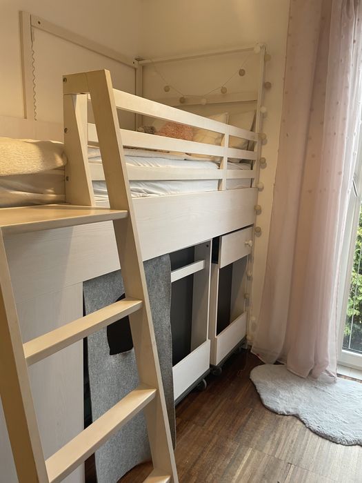 Lóżko piętrowe z wysuwaną szufladą i biurkiem