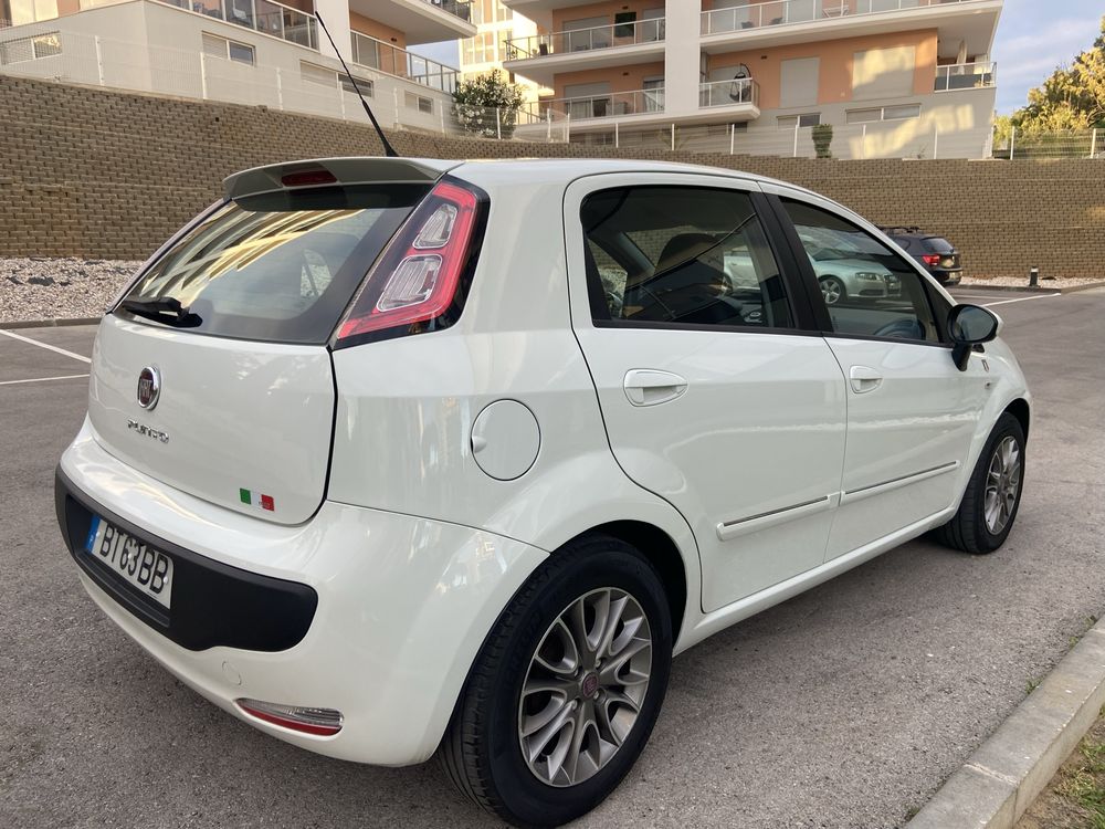 Punto Evo • 1.3 JTD • 155 mil km • Multimidia • Distribuição NOVA