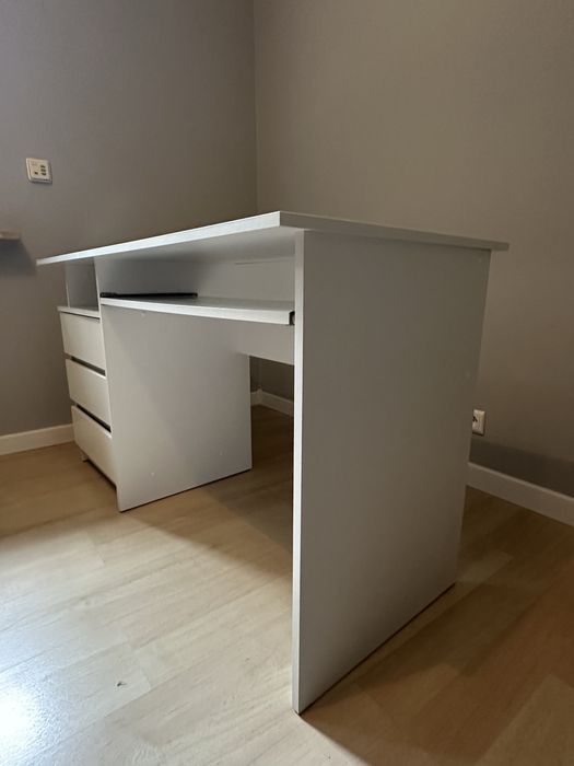 Nowe biale biurko