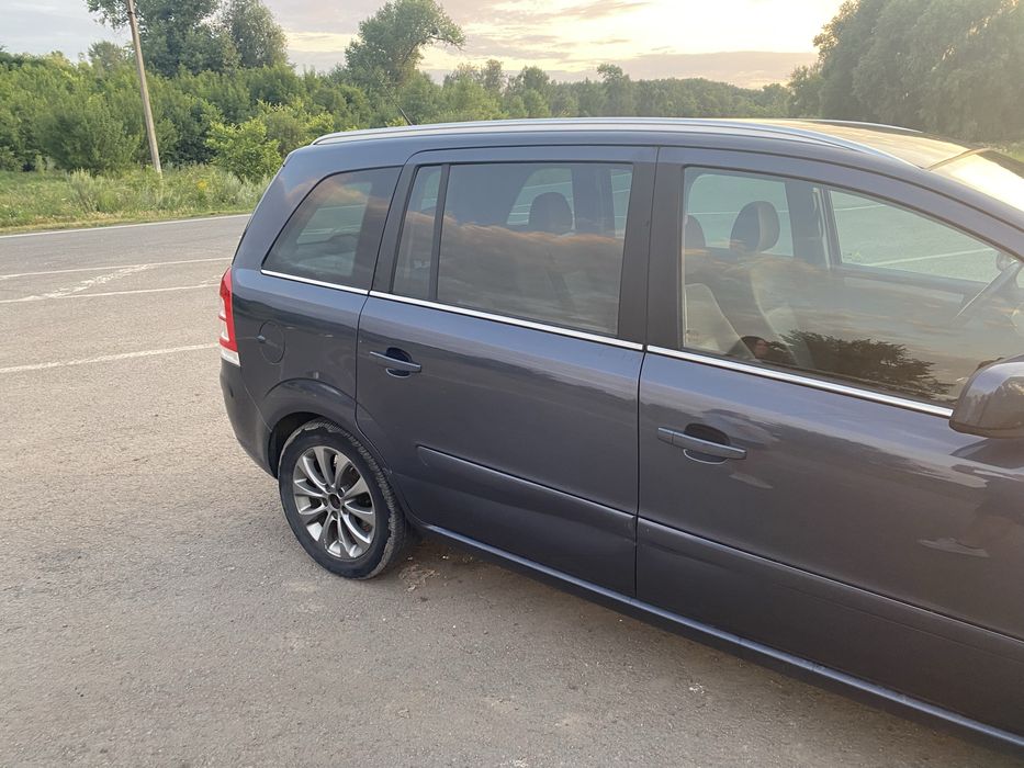 Opel Zafira b 2.2 бензин