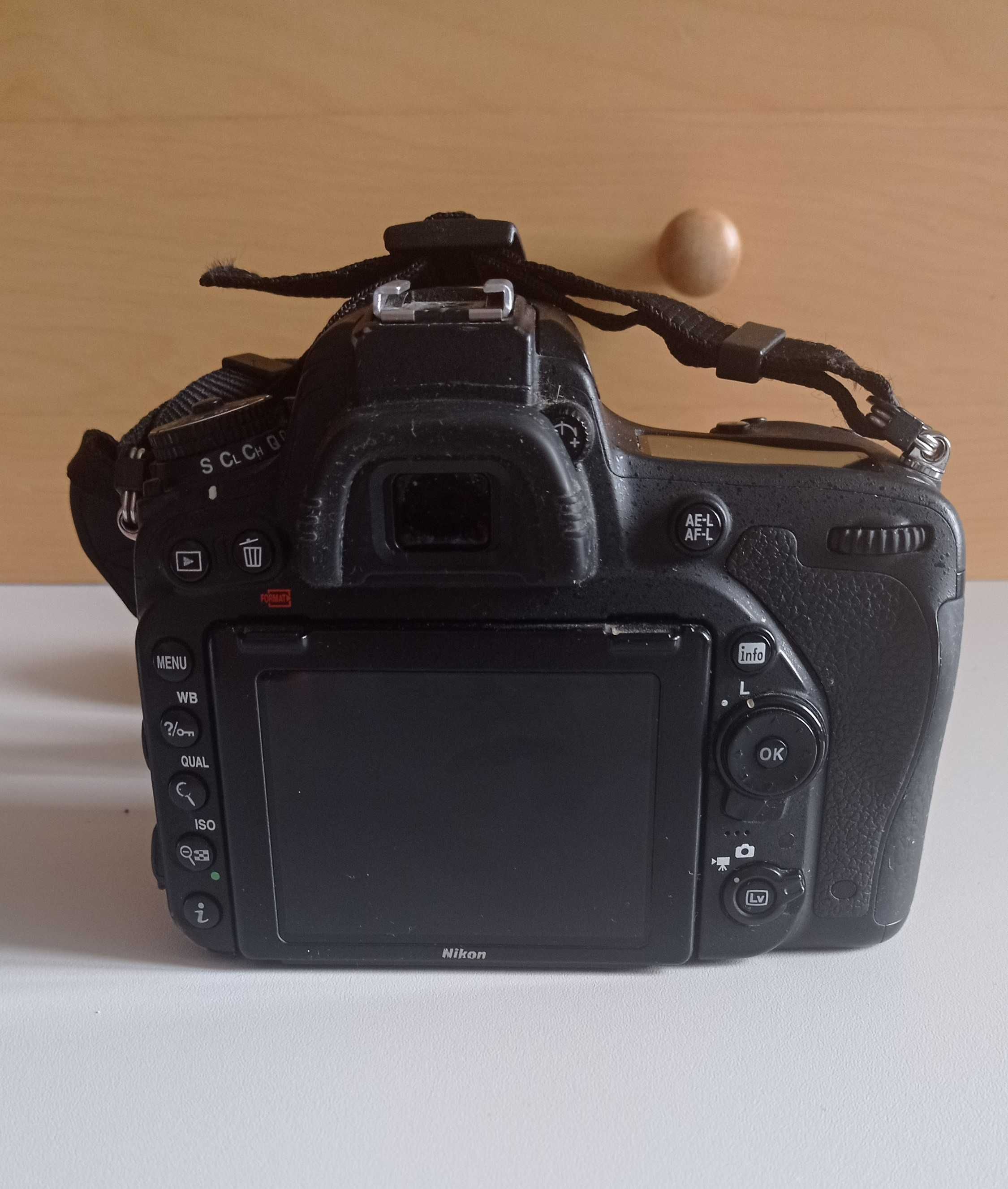 Nikon D750 body (pasek, bateria, ładowarka, instrukcja)