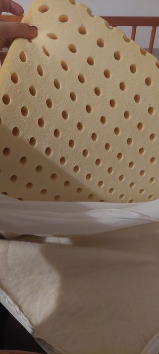 Łóżeczko z szufladą i materac lateksowy Hevea w pokrowcu medica