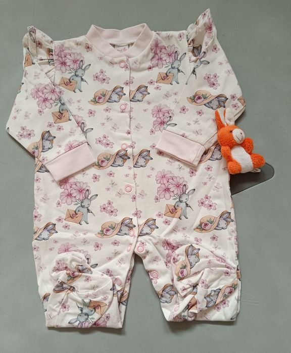 Nowy pajacyk dla dziewczynki 68