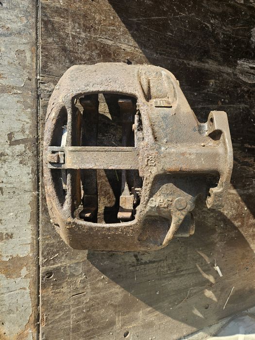 Zacisk hamulcowy SAF - naczepa / przyczepa