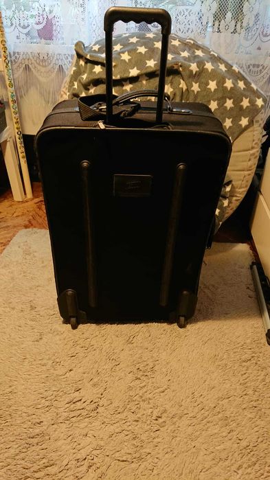 Duża walizka dwa koła jezdne