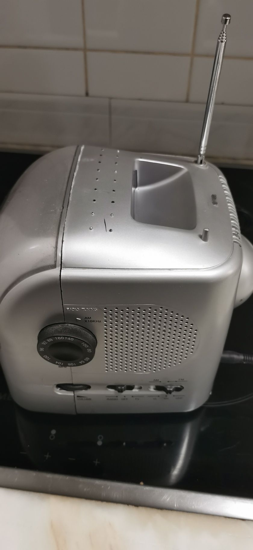 Vendo esta mim televisão com rádio