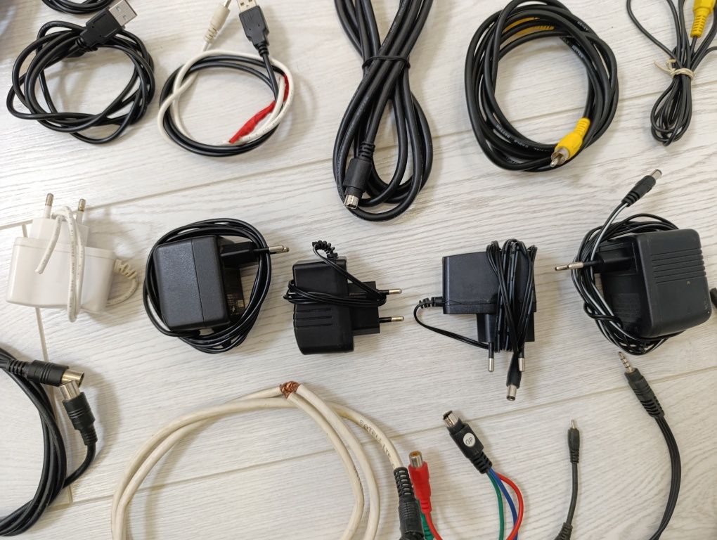 Кабели разные аудио  наушники hdmi блоки питания
