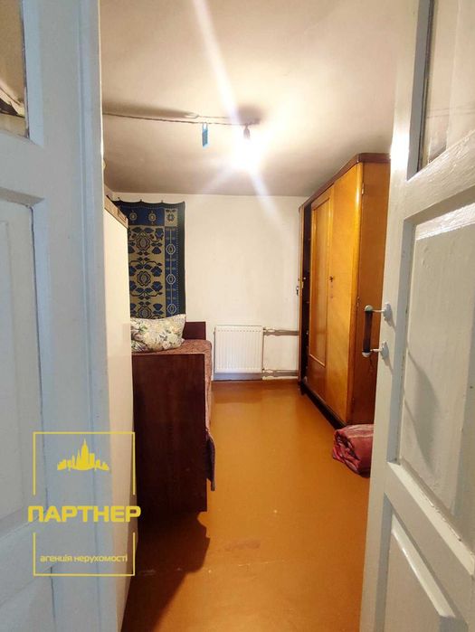 Продам  окрему  частину   будинку  у  нагірній частині Кременчука