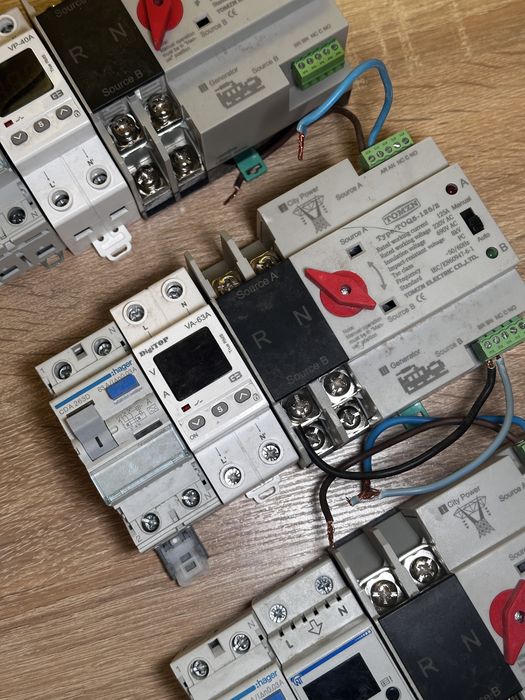 Електрообладнання: АВР, автомат, реле напруги