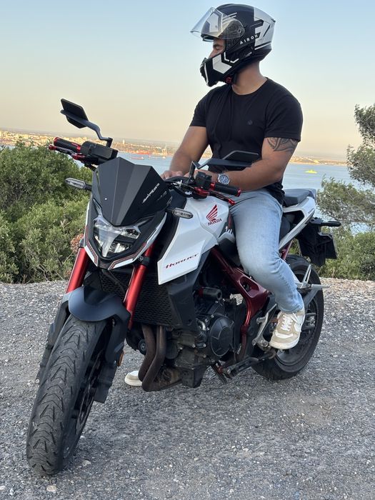 Honda hornet 750