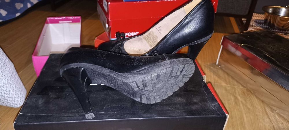 Sapatos de salto, 37