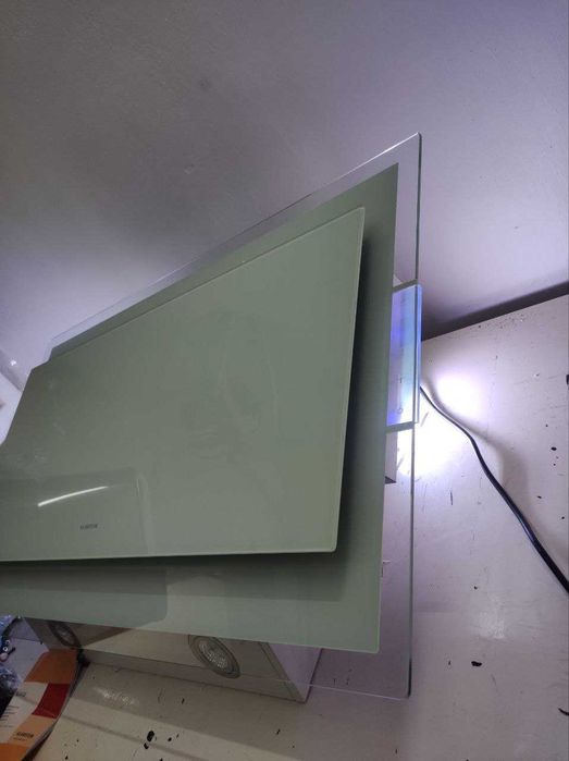 Вытяжка кухонная наклонная витяжка кухонна Klarstein Mirage 90