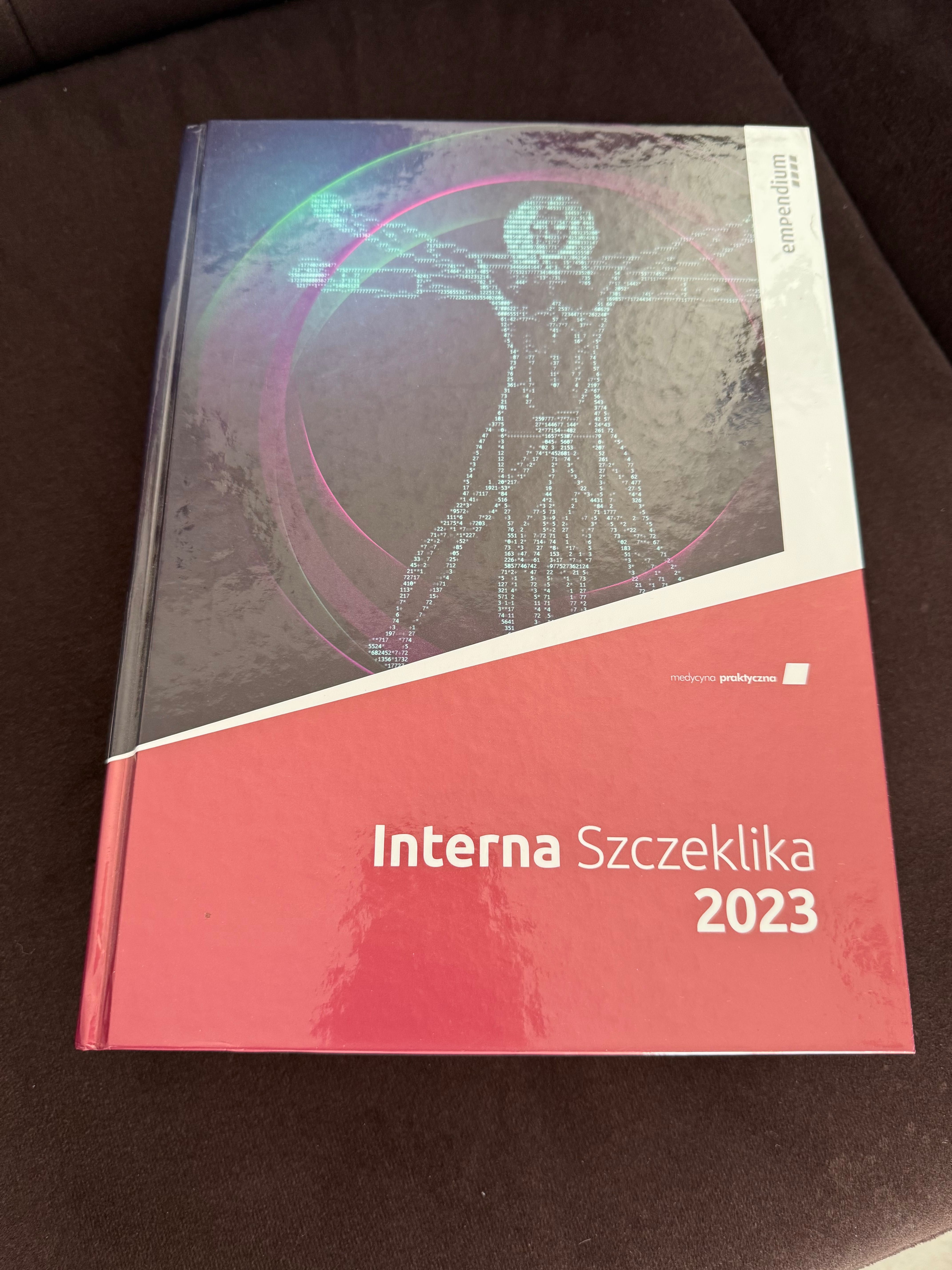 Książka interna Szczeklika
