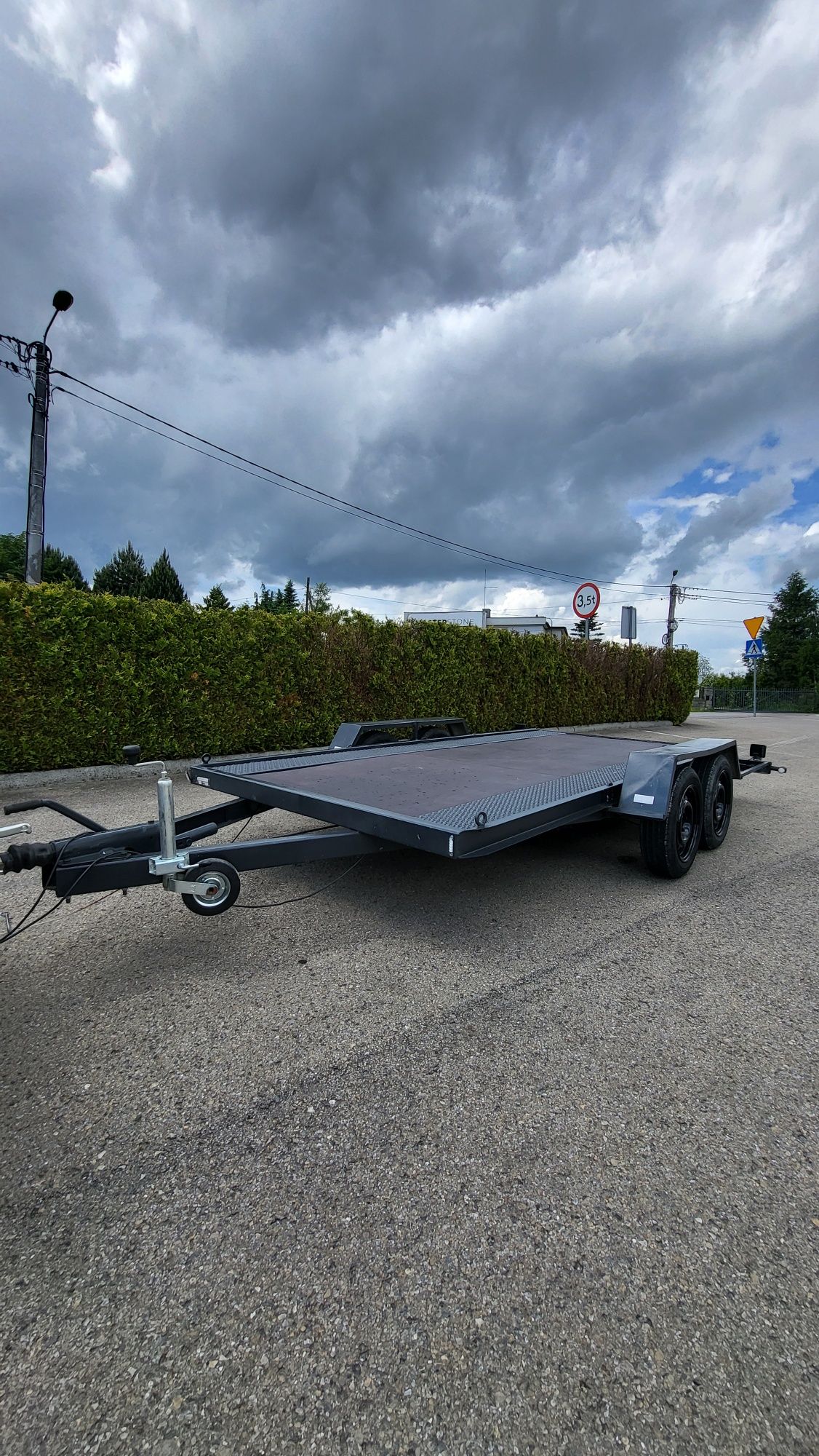 Wynajem Niska Przyczepa laweta / platforma 4x2m 2000kg DMC