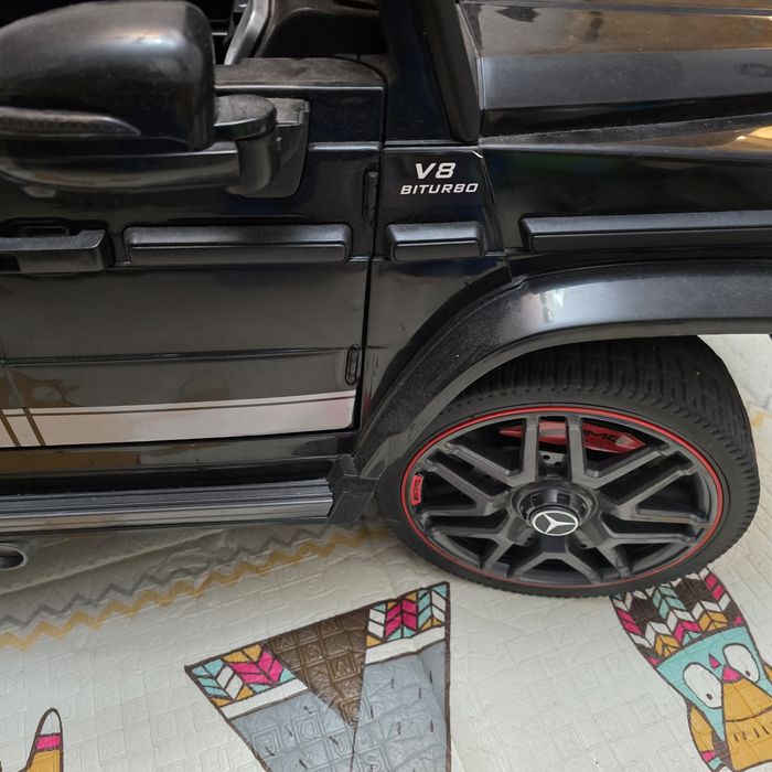 Samochód na akumulator 4x4 Mercedes