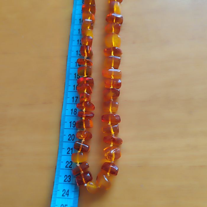 Янтарные бусы, серебряная подвеска