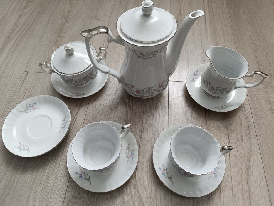 Zestaw herbaciany z porcelany. Chodzież