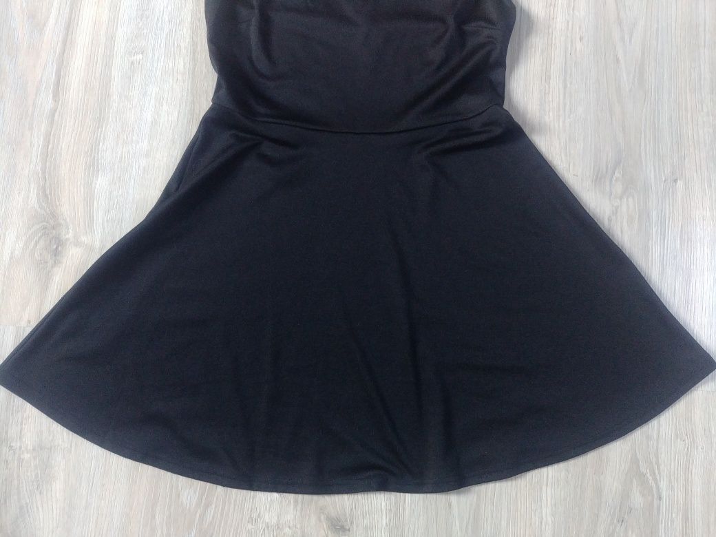 Czarna klasyczna sukienka bez nadruków rozmiar XL