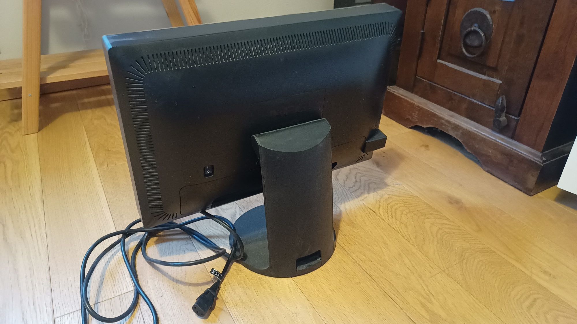 Oddam monitor NEC z zasilaczem, stan używany