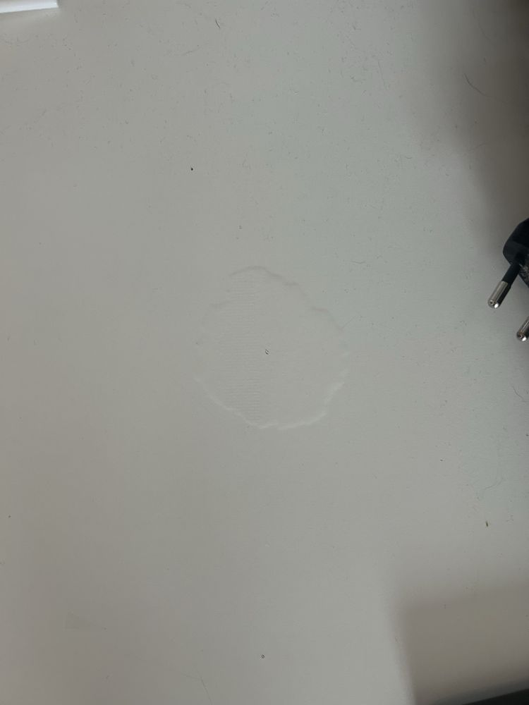 Biała szafka z szufladami