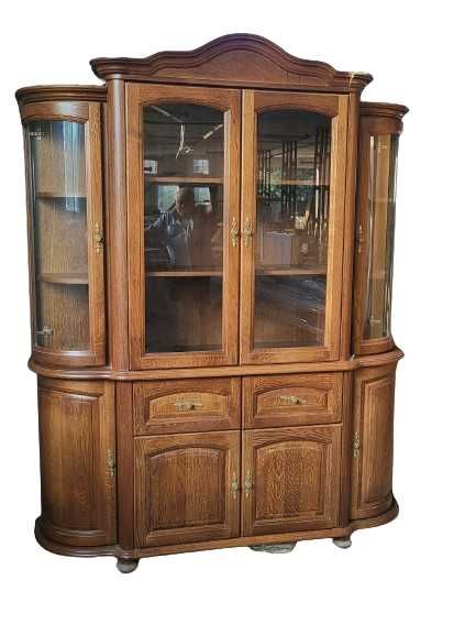 kredens dębowy w kolorze rustykalnym