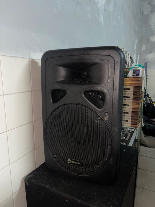 Conjunto de som em bom estado