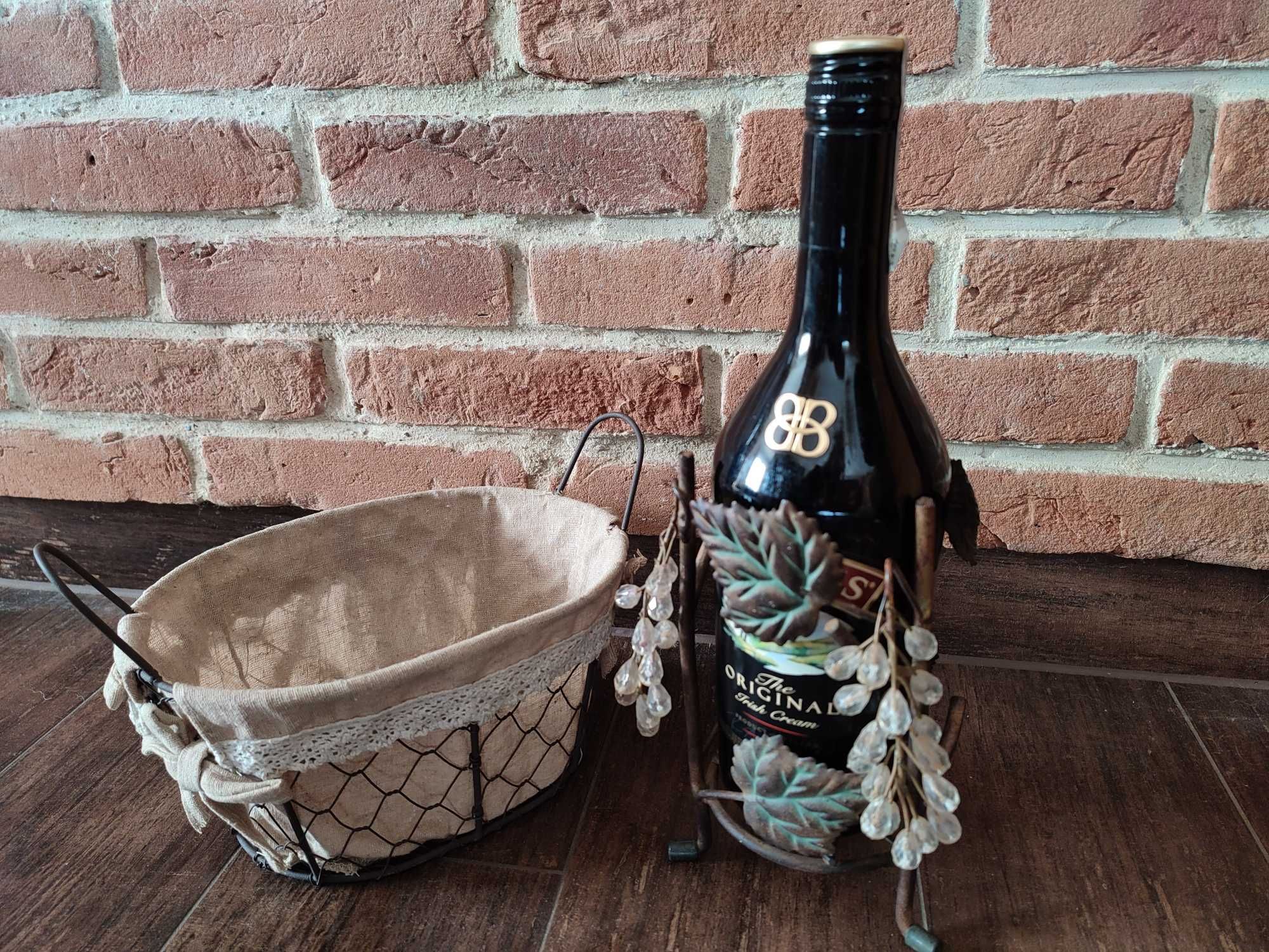 Komplet: ozdobny stojak na wino i koszyczek