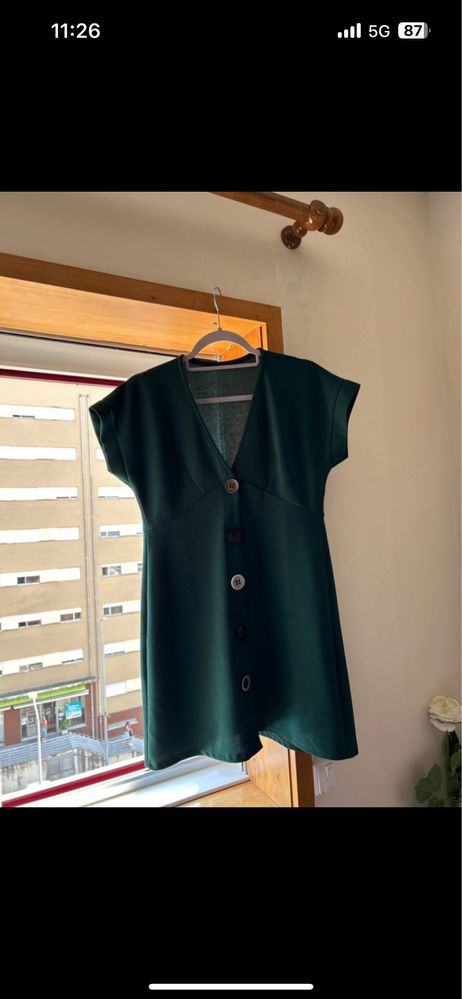 Vestido verde com botões
