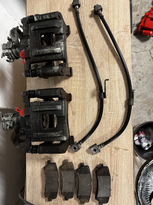 Zaciski tylne ford mustang gt 22r klocki przewody