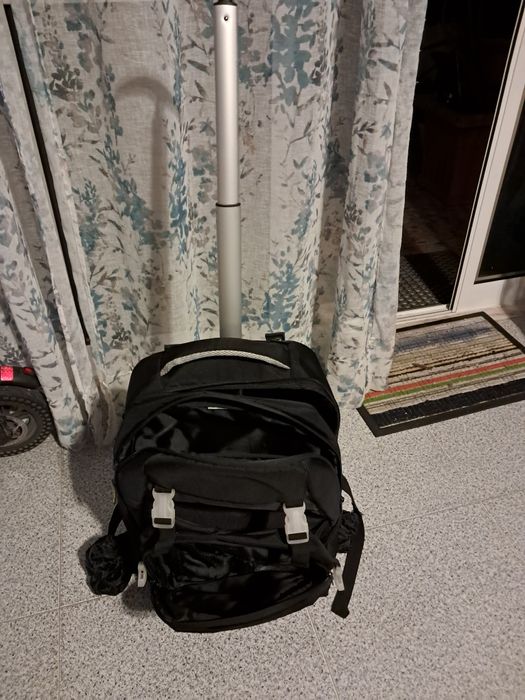 Mochila com trolley acolchoada com várias bolsas como nova
