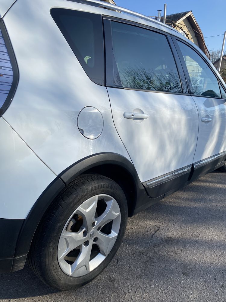 Renault Grand Scenic 2013