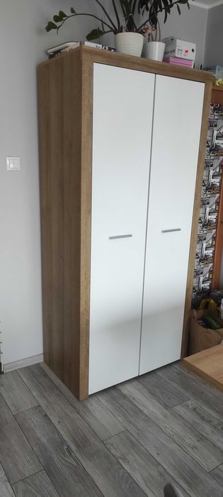 Szafa stojaca dwudrzwiowa doslownie jak nowa;!