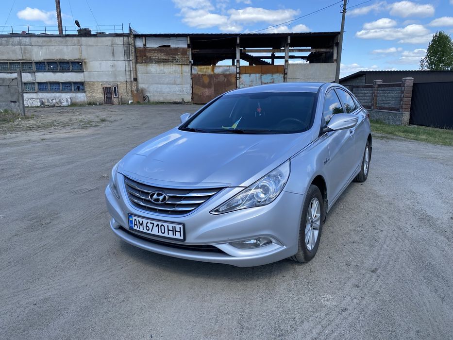 Hyundai Sonata.     .