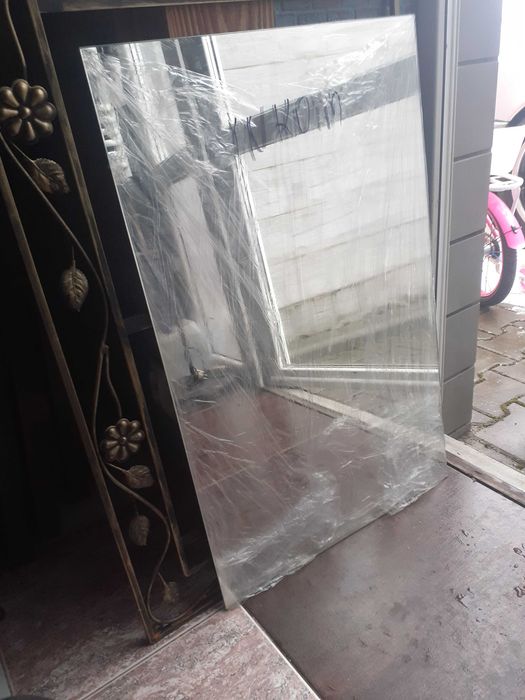 lustro w ramie metalowej