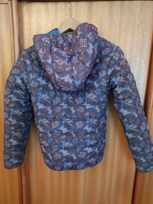 Casaco de criança "in extenso", 12 anos.
Tons de azul.
Em bom estado g